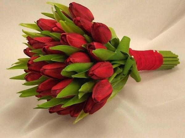 Букет из тюльпанов  создаём приятный подарок своими руками - фото