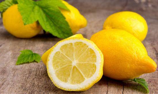 Как правильно и чем удобрять лимон в домашних условиях с фото