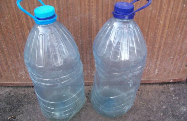 Поилка для кур из 5-литровой пластиковой бутылки: инструкция по изготовлени ... - фото