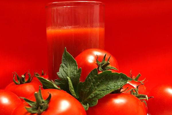 По какому рецепту сделать томатный сок на зиму, имея только сито? - фото
