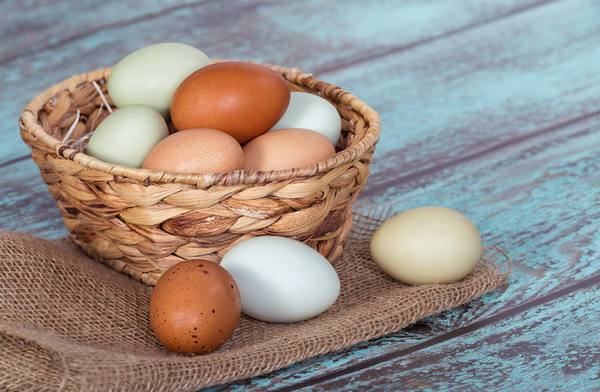 Сырые яйца: польза и вред для мужчин, правила употребления - фото